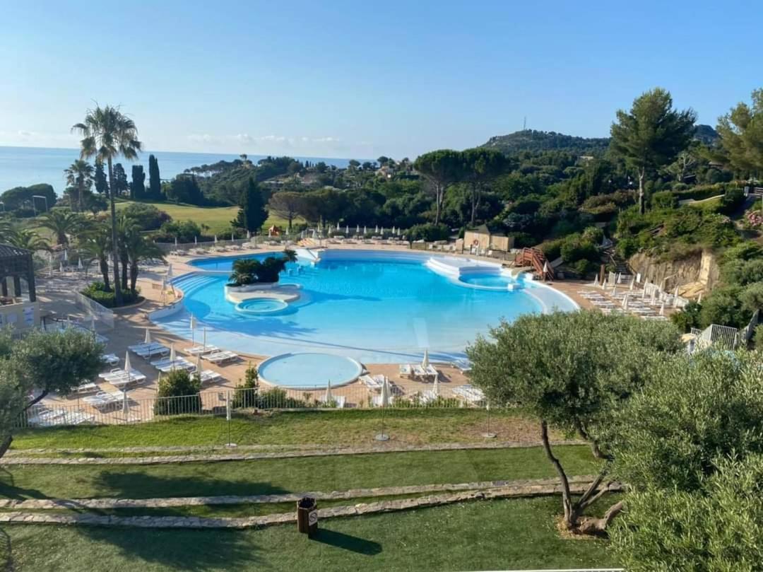 Saint-Raphael- Vue Mer Et Massif De L'Esterel Kültér fotó