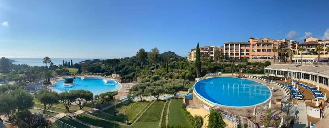 Saint-Raphael- Vue Mer Et Massif De L'Esterel Kültér fotó