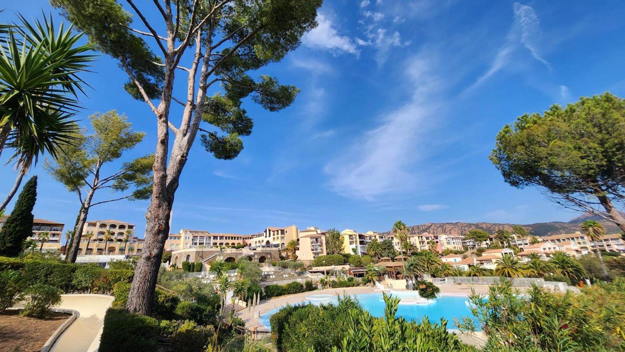 Saint-Raphael- Vue Mer Et Massif De L'Esterel Kültér fotó