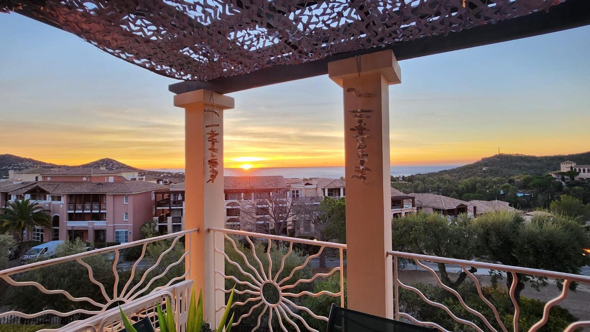 Saint-Raphael- Vue Mer Et Massif De L'Esterel Kültér fotó