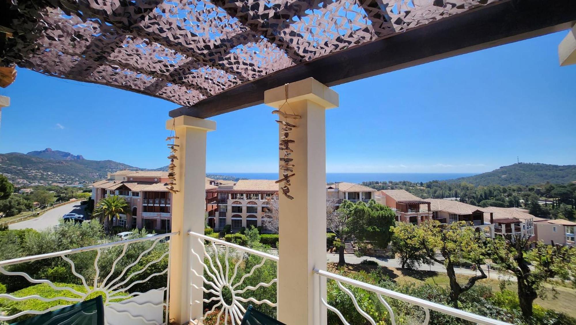 Saint-Raphael- Vue Mer Et Massif De L'Esterel Kültér fotó