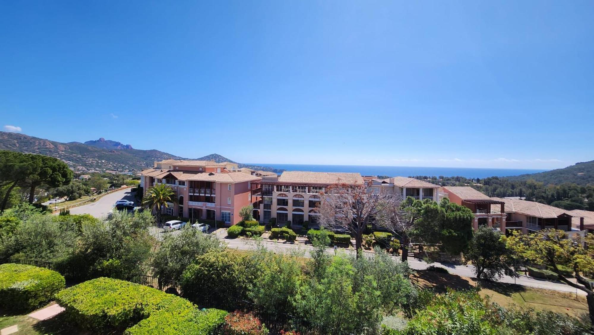 Saint-Raphael- Vue Mer Et Massif De L'Esterel Kültér fotó